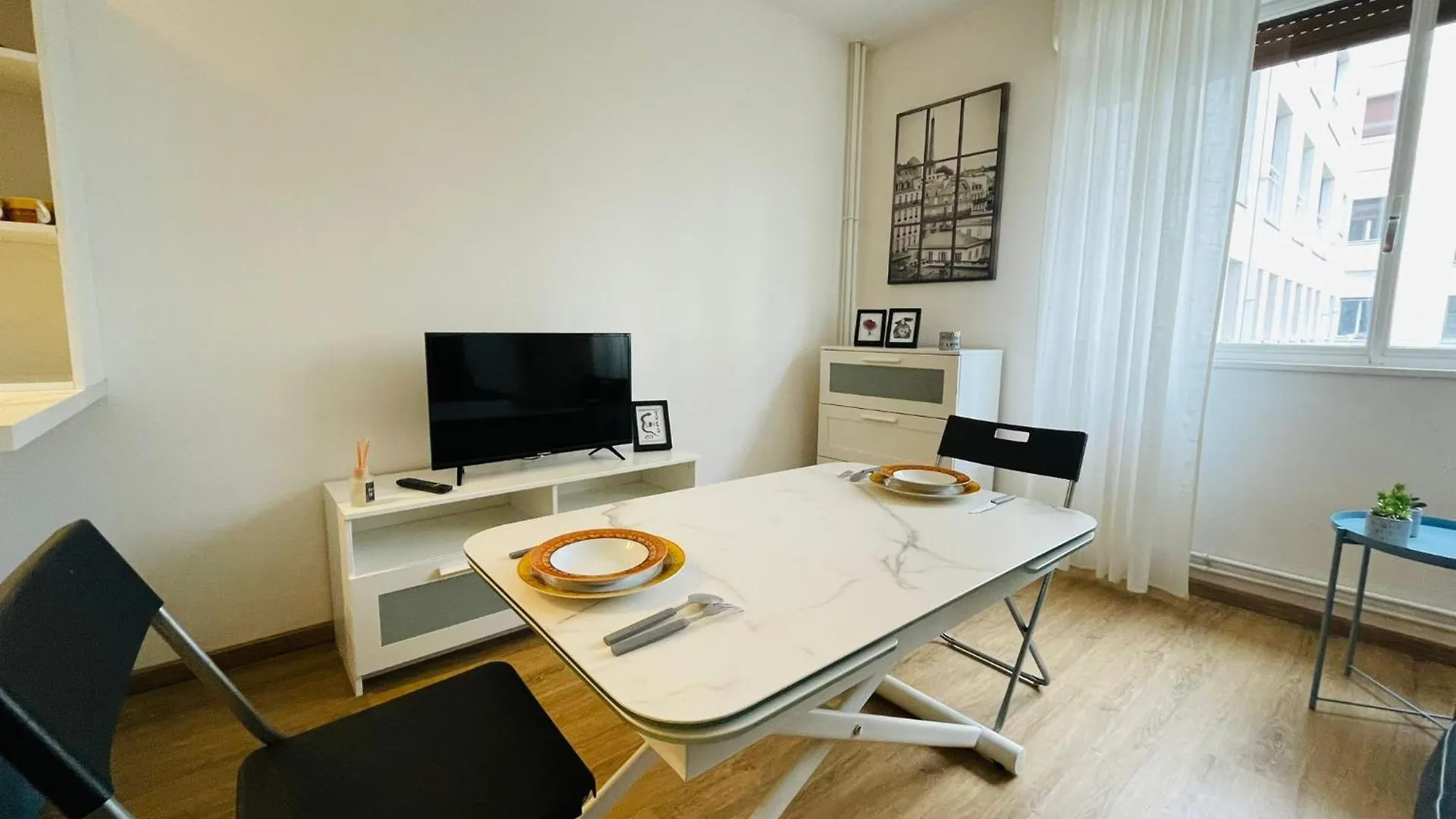 Appartement Tour Eiffel - Porte Dauphine - 2 Pers パリ フランス